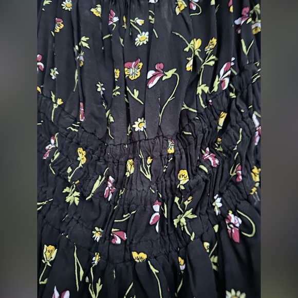 UO Sophia Floral Smocked Romper - Picture 5 of 8